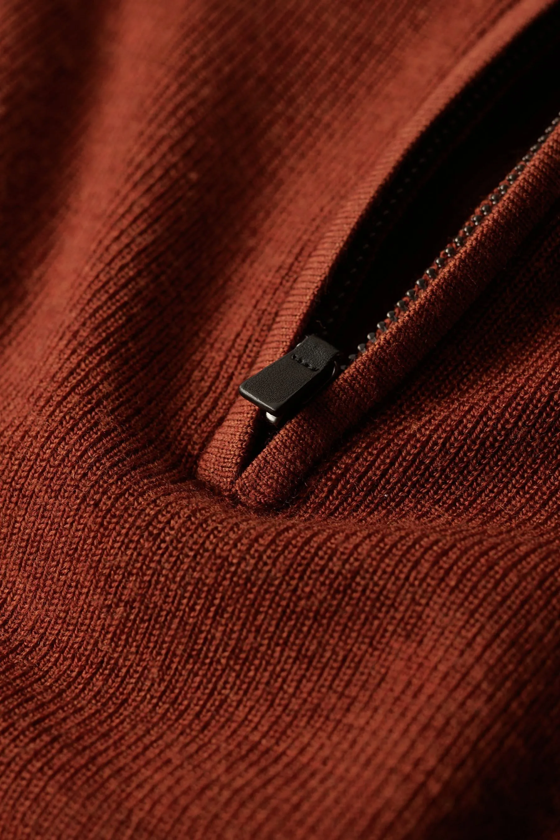 Superdry - Maglia in lana merino con zip corta    