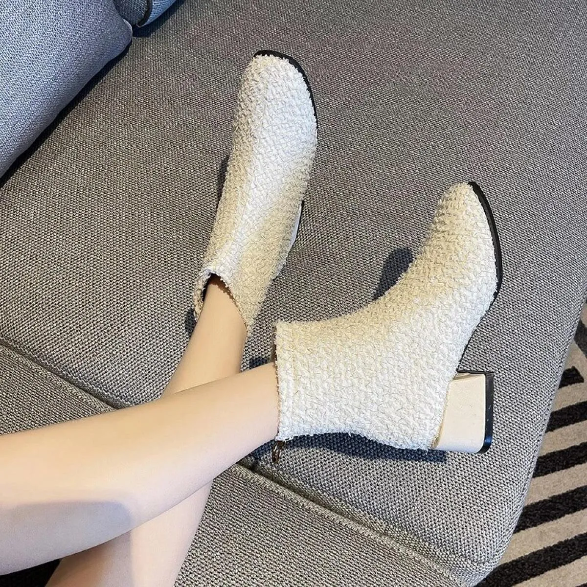 Taglie forti 35 42 Stivali da donna di moda moderna Testa tonda Cerniera posteriore Comodo tacco alto solido in pelle scamosciat