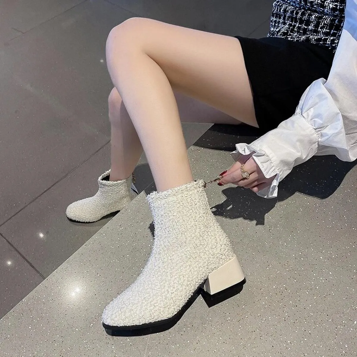 Taglie forti 35 42 Stivali da donna di moda moderna Testa tonda Cerniera posteriore Comodo tacco alto solido in pelle scamosciat