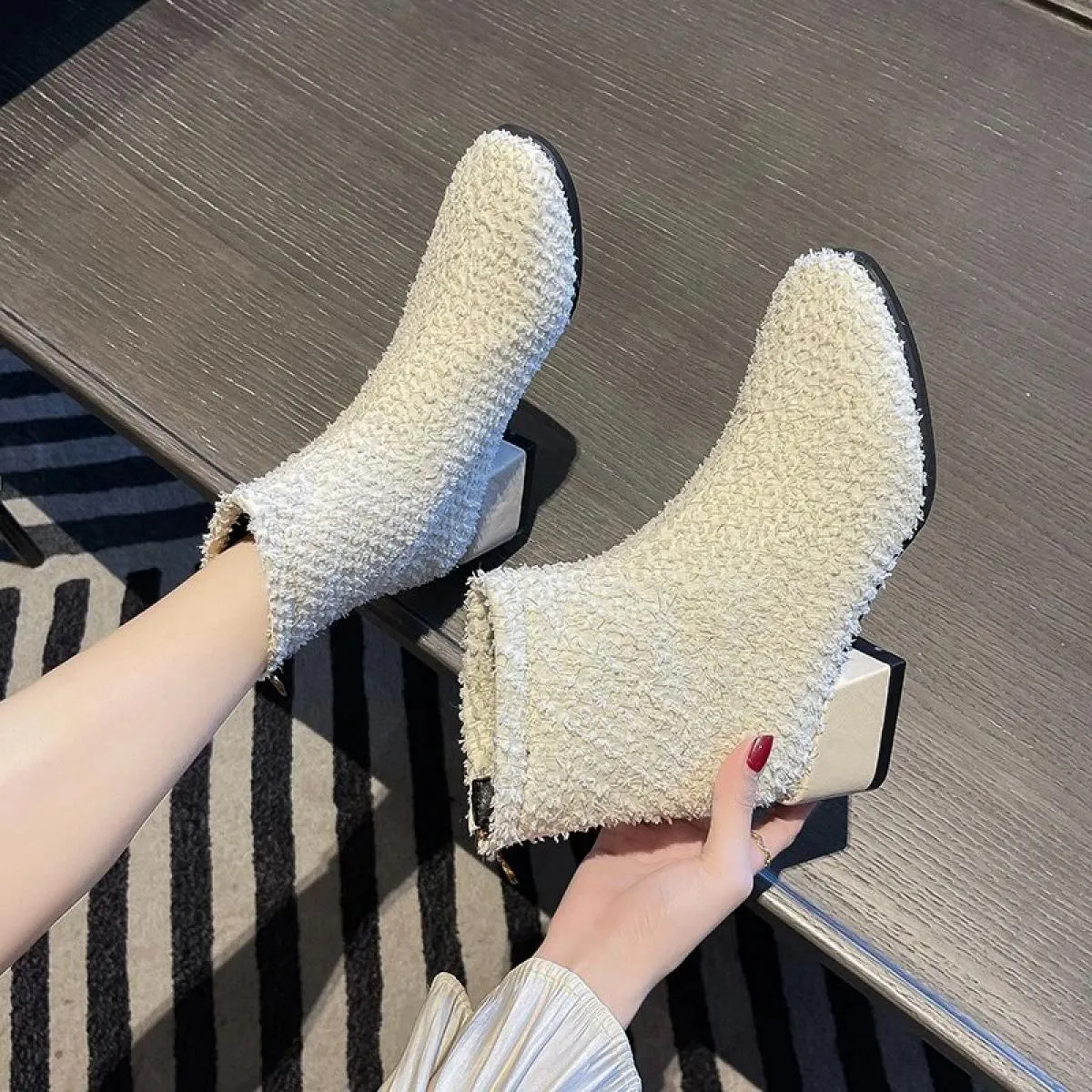 Taglie forti 35 42 Stivali da donna di moda moderna Testa tonda Cerniera posteriore Comodo tacco alto solido in pelle scamosciat