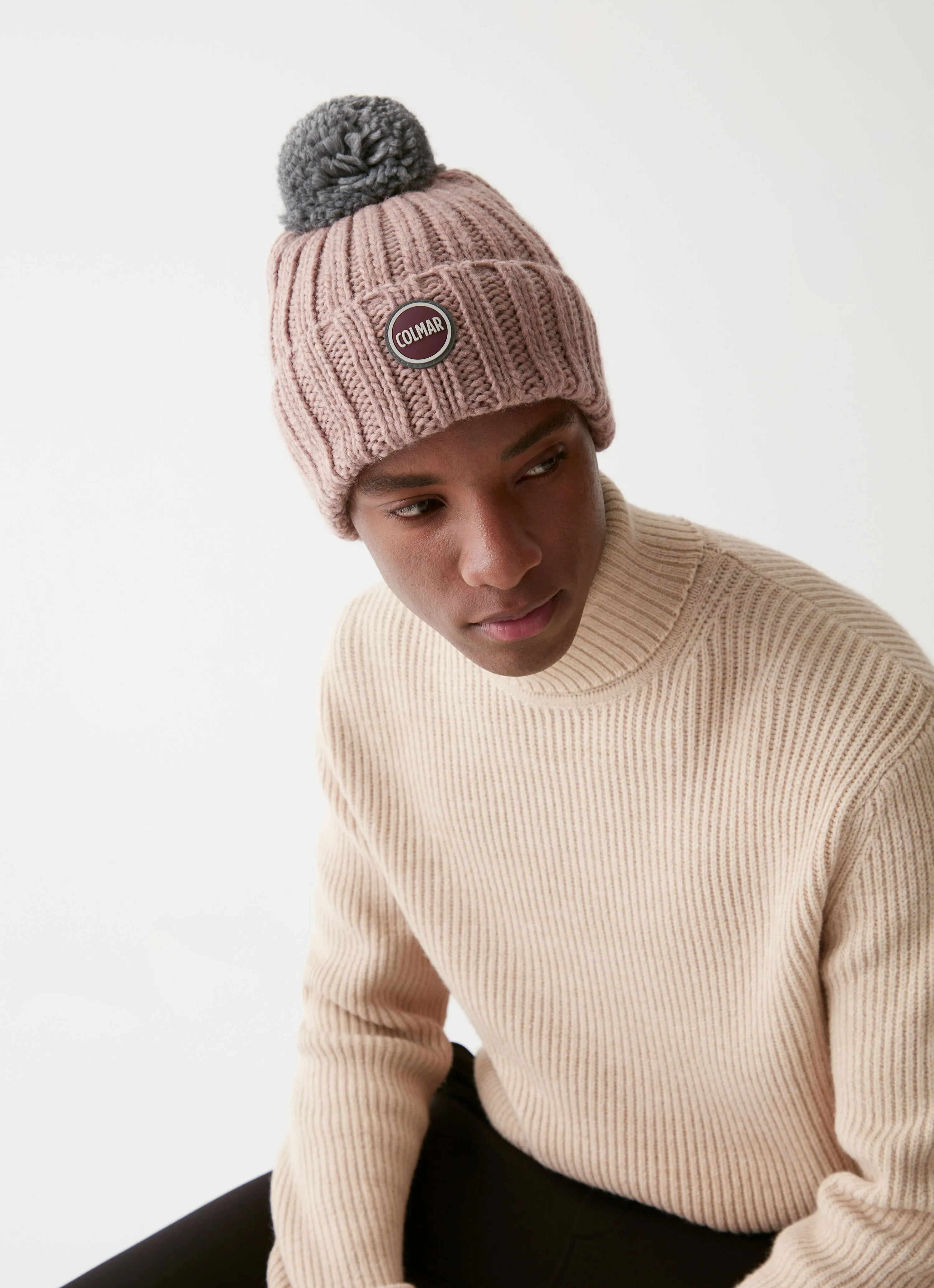 Unisex cap with maxi pompon